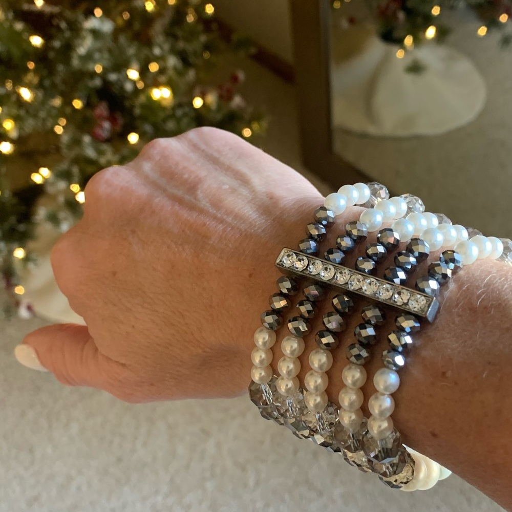 White House Black Market pearl bracelet